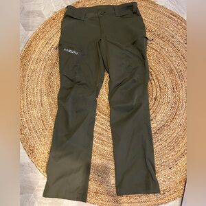 Kuiu men’s green Sierra pant, size 36